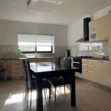 Free Wifi - 2 Min Walk To Sea - Modern 2 Bedroom Corner Ground Floor With Large Terrace Balcony - Superb Location - Qawra *