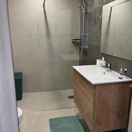 Free Wifi - 2 Min Walk To Sea - Modern 2 Bedroom Corner Ground Floor With Large Terrace Balcony - Superb Location - Qawra Apartamento