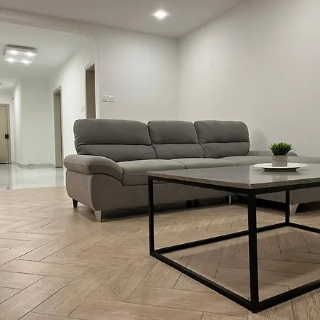 Free Wifi - 2 Min Walk To Sea - Modern 2 Bedroom Corner Ground Floor With Large Terrace Balcony - Superb Location - Qawra Apartment *